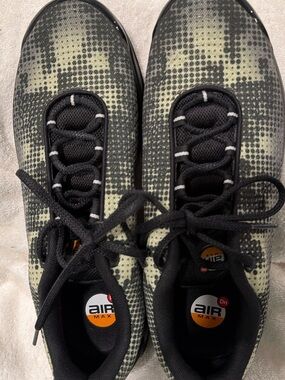 Nike air max Dn size 10.5 men’s Camo Sneakers in Olive Green and Black